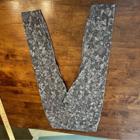 Lululemon Align High-Rise Pant 25" Hideaway
Camo Lunar Rock Multi size 10 - Picture 6 of 7